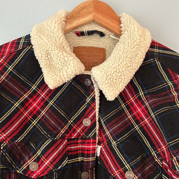 Levi’s • Cropped Black & Red Plaid Corduroy & Sherpa Trucker Jacket Size Medium - Picture 4 of 17